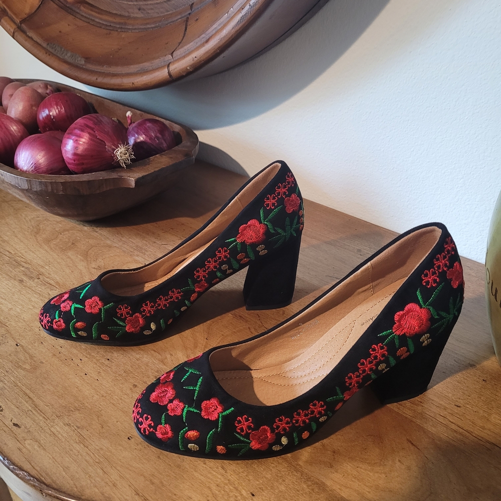 Elegant Floral Embroidered Heels